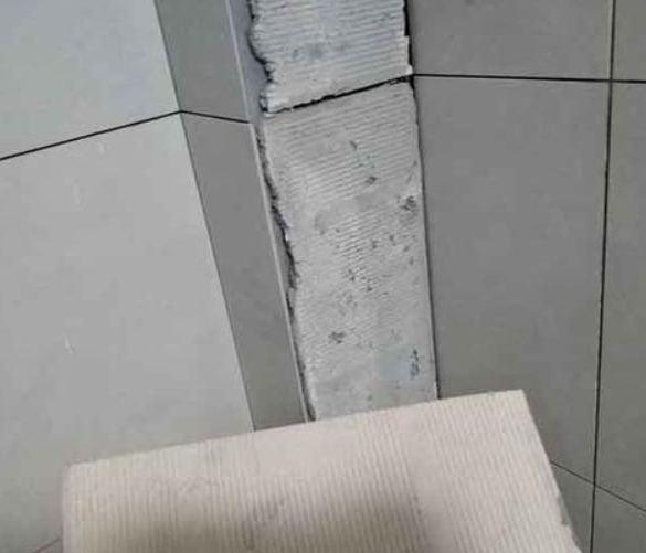 临朐瓷砖空鼓维修公司分享下厨房瓷砖脱落的补救措施。